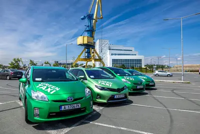 Зелен автомобил Green Taxi Burgas в Бургас 13